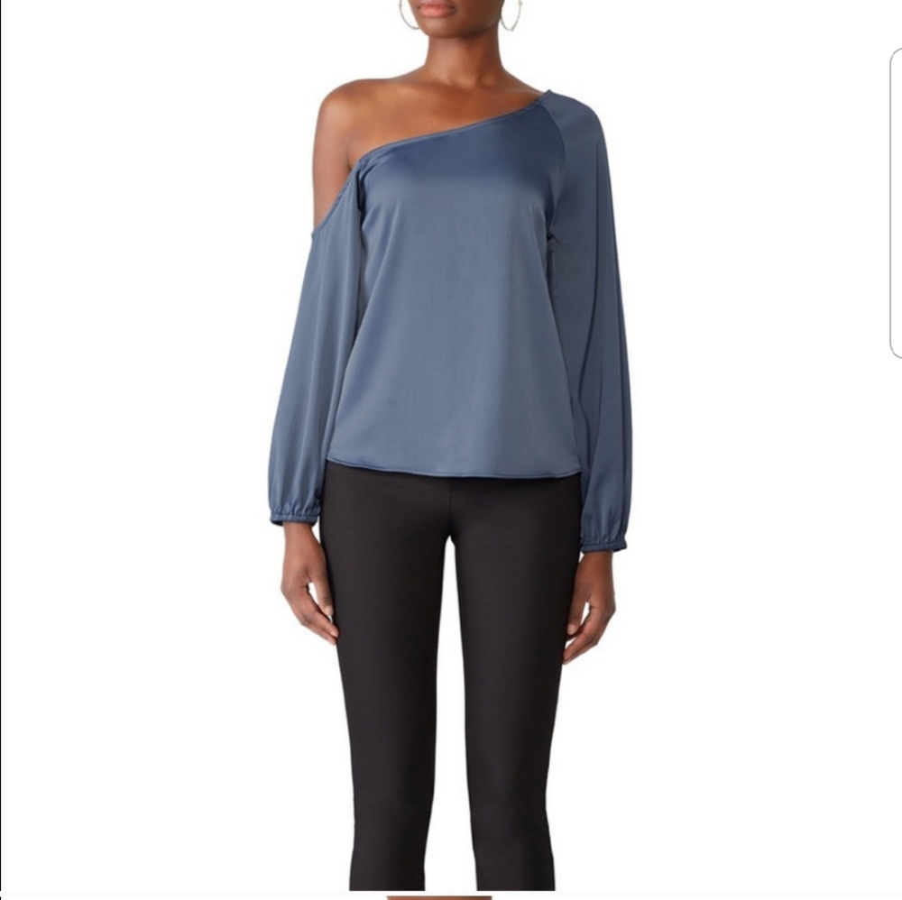 Shilla Ethereal Slinky top